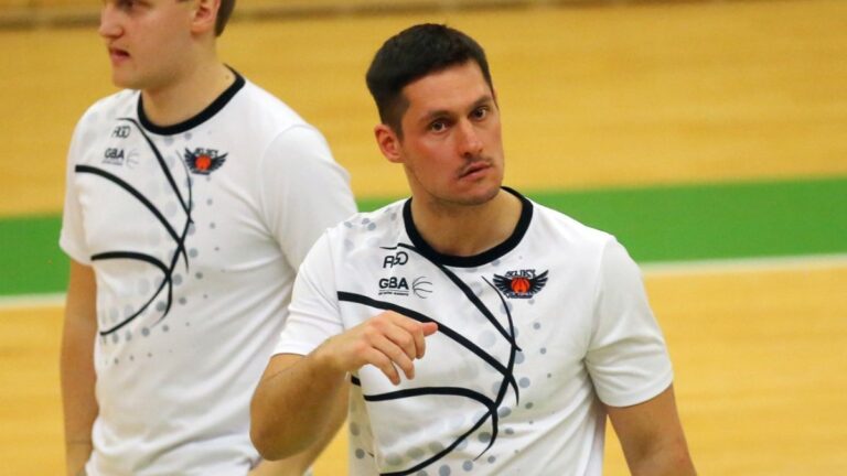Basketbalisté Ostravy po sérii nezdarů porazili Pardubice. Liga se zkvalitňuje, říká nový asistent Kalabiška
