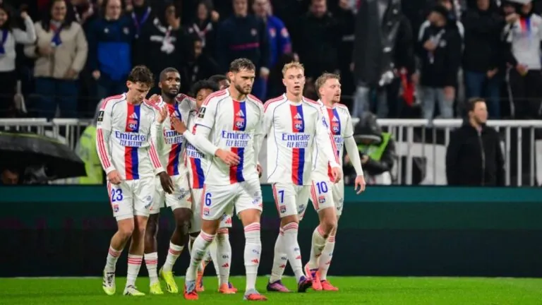 Šulc s Karabcem se proti Štrasburku k mnoha šancím nedostali. Lyon přesto bere 3 body