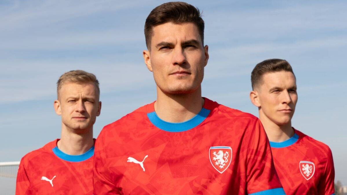 PUMA Dresy ČR schick zeleny provod