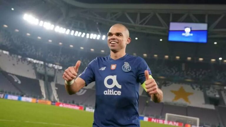 Portugalec Pepe ukončil profesionální kariéru. Podívejte se na cestu fotbalové legendy