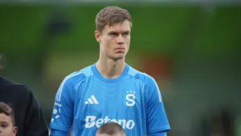 Z brány do zálohy? Exsparťan Vindahl při debutu v Itálii chyboval, fanoušky ale nadchl nohama