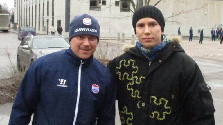 Někdejší rekordman MS v hokeji měl ve svém domě strašnou nehodu. Vařící voda mu vytryskla do obličeje, málem přišel o zrak