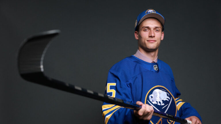 Úspěšný draft NHL z pohledu Čechů! Mrtka bude hrát za Buffalo, Nestrašil jde do Chicaga