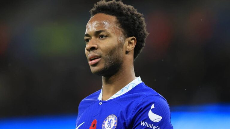 Problémy v Chelsea? Sterling vyřazen z nominace proti Manchesteru City, agenti chtějí od klubu vysvětlení