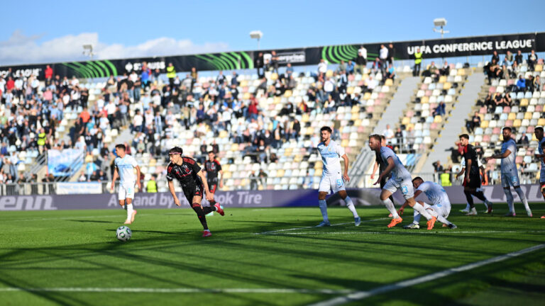 Trest pro nepozornou Spartu! Rijeka z protiútoku otevřela skóre utkání
