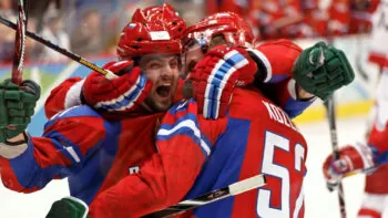 Diplomatická hokejová exhibice v Moskvě: Ruské hvězdy přestřílely výběr USA 10:6