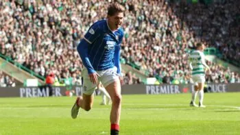 Náhrada za Schicka v ráži! Budoucí reprezentant Naderi sestřelil Celtic a táhne Rangers