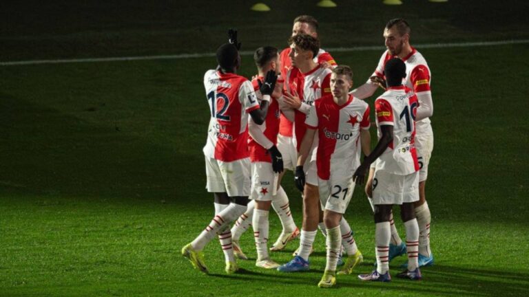 Anderlecht si stěžuje na rasismus od hráče Slavie. Urazili našeho obránce, podáme stížnost na UEFA, říká trenér Hubert