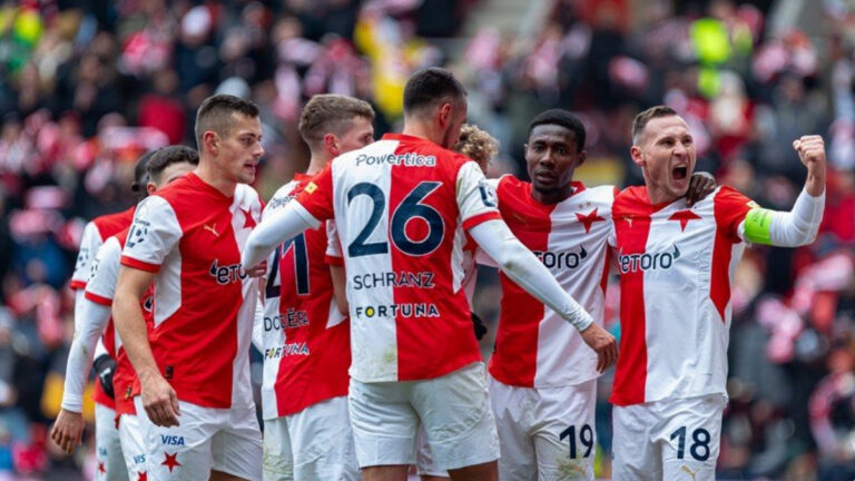 VIDEO: Oslabená Slavia vstoupila do utkání s Hradcem mizerně. Sešívaní inkasovali hned v první minutě