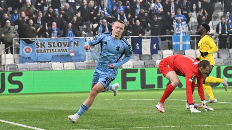 Titul v Konferenční lize? Kdepak. Slovan Bratislava opět padl. Jste dřeváci a primadony, zlobí se fanoušci