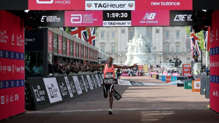 Lidské tělo nezná hranic: Sebastian Sawe přepsal historii maratonu a prolomil magickou bariéru
