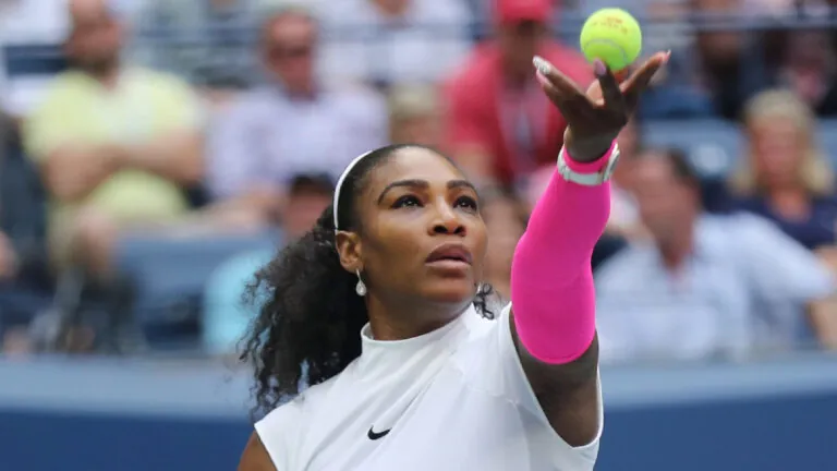 Serena Williams na centrálním dvorci padla. Zastavila ji Maya Joint