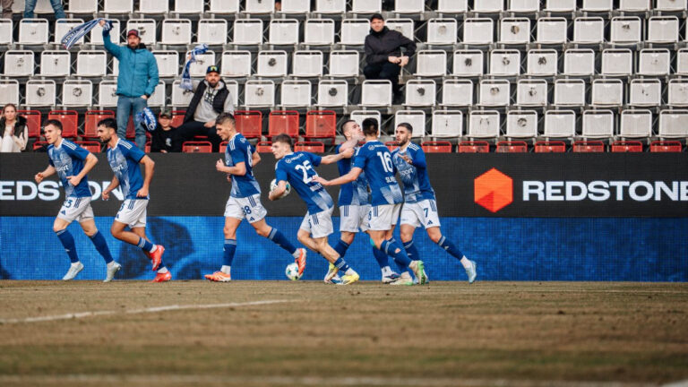 VAR ovládl divoký zápas v Olomouci! Sigma zvítězila, Slovácko dohrávalo v devíti