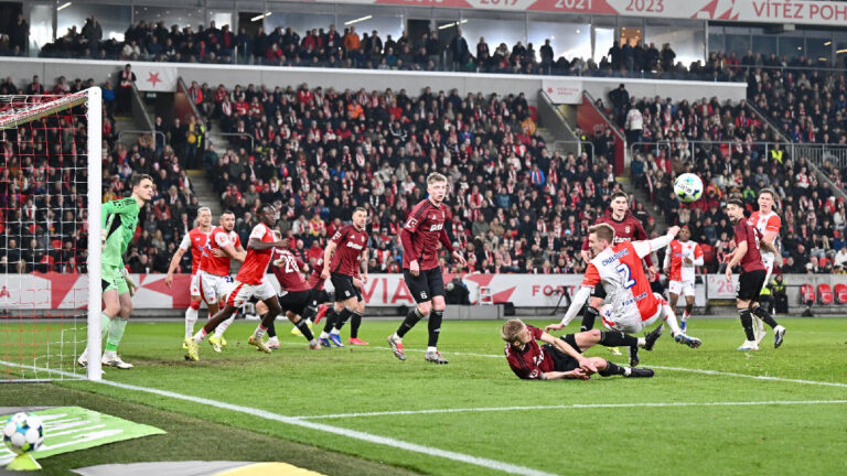 Další nechutnost z derby. Sparťanští „fanoušci“ zdemolovali toalety na stadionu
