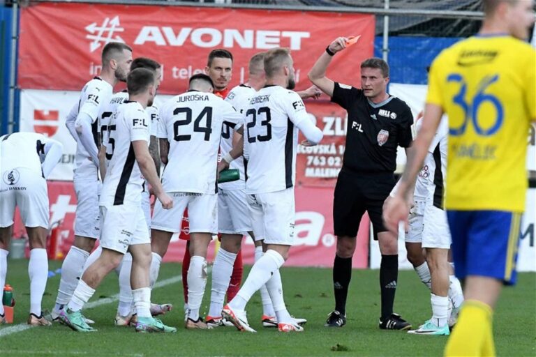 Slovácko má problém! Na Spartu mu chybí obránci, po zraněném Kadlecovi se vykartovali Daníček i Reinberk