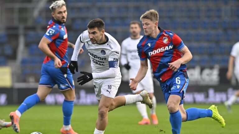 Pěšky domů a bez bot! Fanoušci Viktorie Plzeň po ostudě na Slovácku zuří