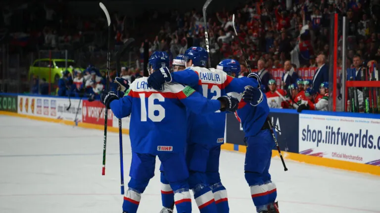 Slovenský brankář Adam Húska hájí KHL: Kritika Ruska je póza