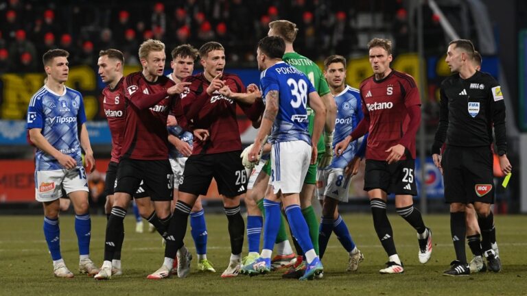 Kdo je muž, který udeřil hráče Sigmy? Pracoval pro Slavii, byl na stáži v Bayernu či Sportingu Lisabon