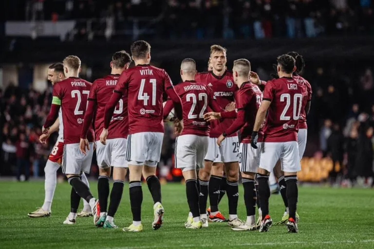 Reakce fanoušků Liverpoolu před zápasy se Spartou: Odkud jsou? Můžeme nasadit hráče z akademie