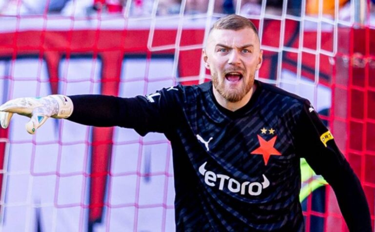 Vynikající Staněk! Na brankové čáře vychytal hlavičku Erlinga Haalanda