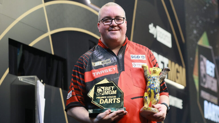 Neuvěřitelný večer v Belfastu! Stephen Bunting poprvé vyhrál, domácí Rock zavřel na devět šipek