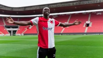 Slavia posílá dalšího hráče do Londýna. Nepotřebný záložník míří do druhé ligy