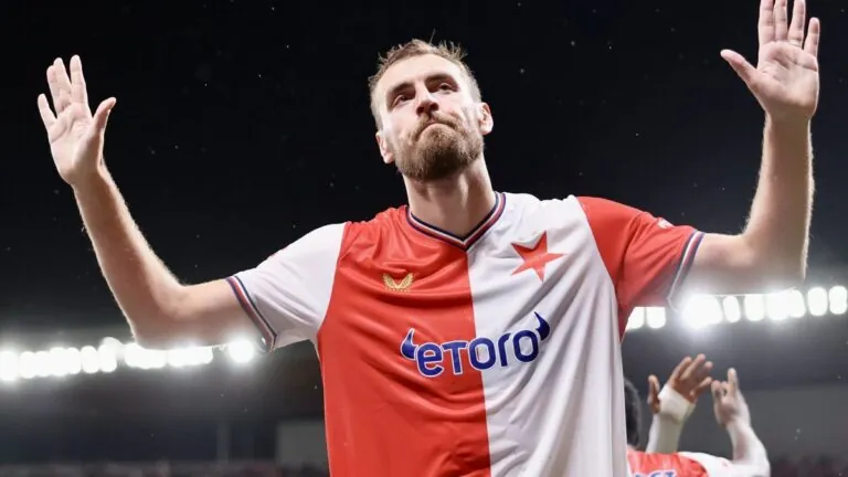 Chorý je ďábel. Kritizovaný útočník Slavie ustál další těžký okamžik a porazil Plzeň