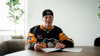 Z hráčů udělal kužely. Český talent Galvas uchvátil Pittsburgh gólem po fenomenálním sólu
