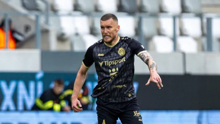 Smlouva končí, agent jedná. Petrášek vyhlíží návrat do Rakówa