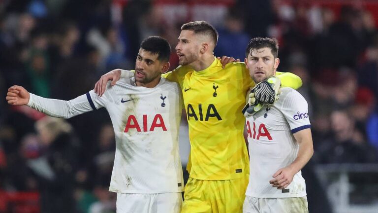 VIDEO: Tottenham si v souboji o semifinále EL pomohl penaltou