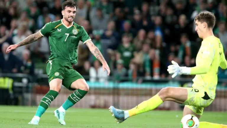 VIDEO: Zatápěl Česku, teď zesměšnil obranu Rakouska. Parrott jako Messi, gólman Plzně bez šance