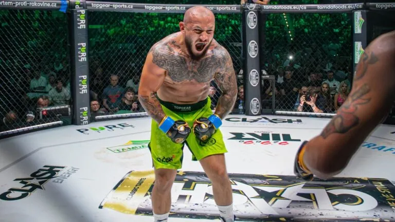 Oblíbenec Clashe Tyson Škop je zpět na vítězné vlně. Albrechta porazil na body, vyzval Dekýše