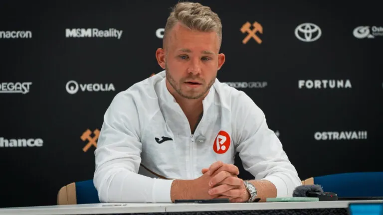 Nepřemýšlej a práskni do toho, radí Drchalovi Trousil. Icha a Mandous musí zabrat
