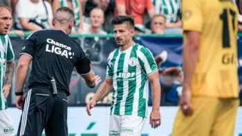 Pilař ukázal velký respekt. Po krvavém faulu přijal omluvu od slávisty N’Guessana