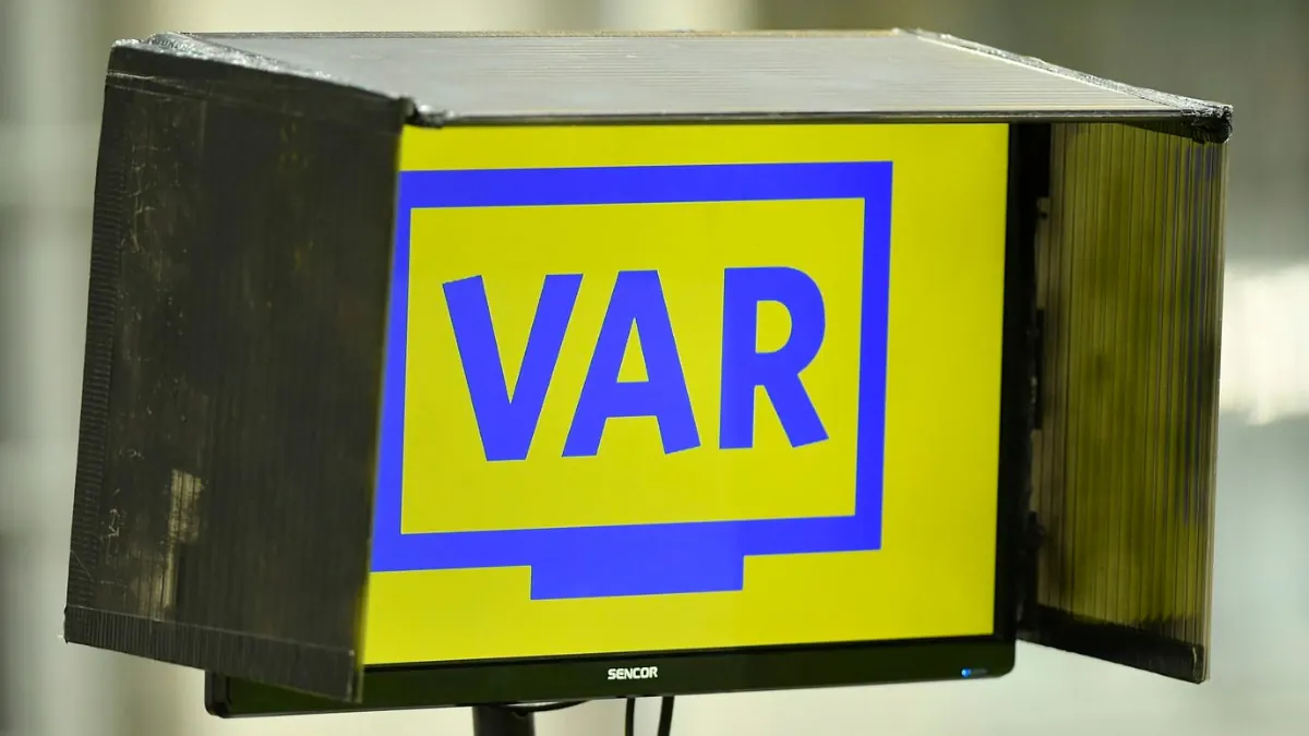 Video asistent rozhodčího (VAR)