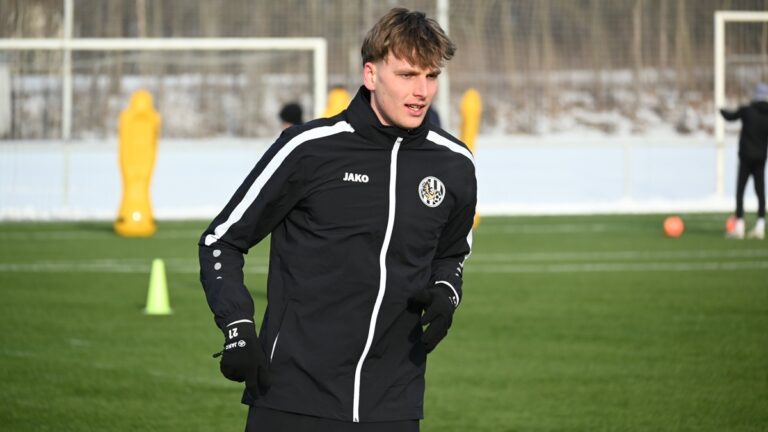 Hradec Králové v přípravě zkouší obránce z Německa, trénuje už i Regža