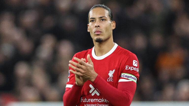 Infarktový závěr v Liverpoolu! Van Dijk v desáté minutě nastavení rozhodl historické derby