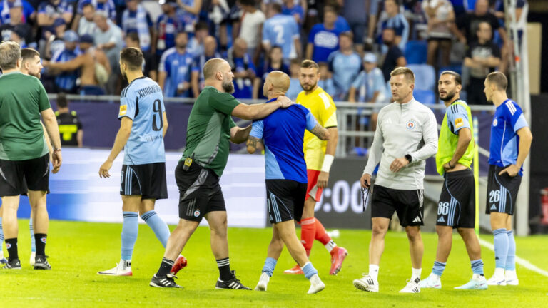 Zkrat kapitána Slovanu Bratislava. Weiss po vypadnutí napadl soupeře
