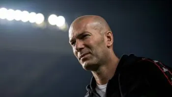 „Kdo o něm pochybuje, nerozumí fotbalu!“ Zidane označil Messiho za nejlepšího hráče historie