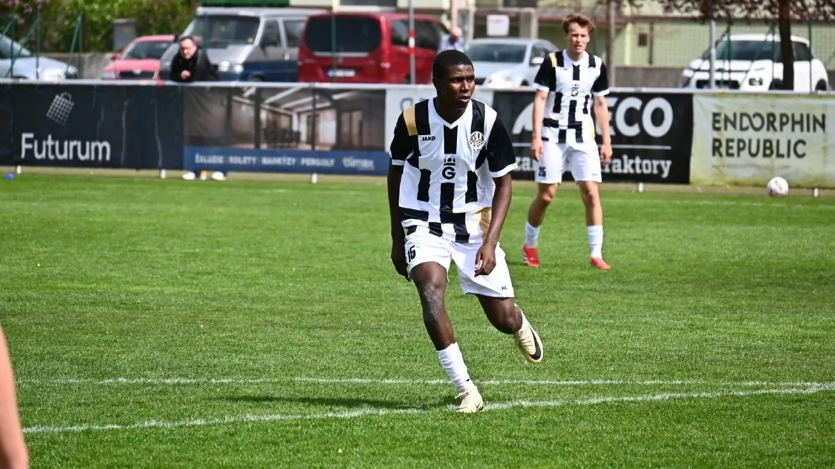 Hradecká zbraň do Turecka. Teenager z Nigérie má potenciál, minulou sezonu dal 24 gólů
