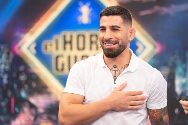Nový šampion UFC Ilia Topuria se dočkal velkolepého přivítání na zaplněném svatostánku Realu Madrid. Bude větší hvězdou než McGregor?