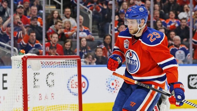 Oilers otočili zápas s Bruins a triumfovali v prodloužení. Dařilo se Draisaitlovi. David Pastrňák vyšel bodově naprázdno
