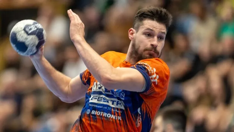 Rarita na úvod extraligy. Čtyři Nejdlové při zápase Strakonic s Plzní
