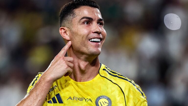 Jak to může odpískat? Cristiano Ronaldo proměnil v nastavení penaltu, která hněvá svět