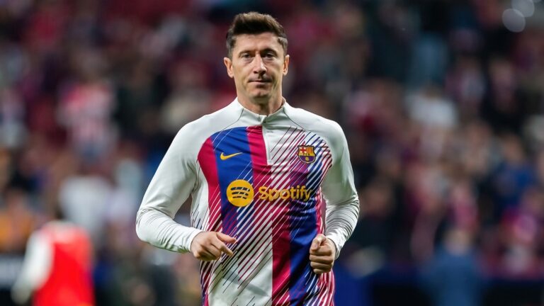 Lewandowski a Torre vystříleli Barceloně triumf nad Sevillou a tříbodový náskok. Po roce se na hřiště podíval Gavi