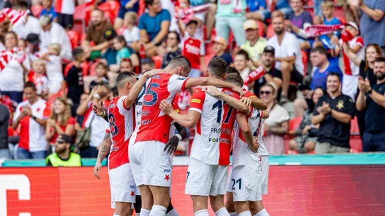 Slavia řeší před vstupem do Evropské ligy řadu zranění. Tým doplnila tři zajímavá jména. Mohou nastoupit, říká asistent Kerbr