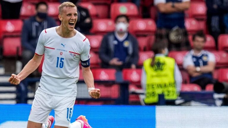Nejen Žižkov. Hvězdný reprezentační záložník Souček by se mohl zajímat o koupi ještě jednoho českého klubu