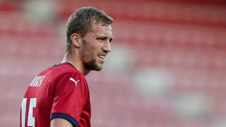 Ukrajinský fotbalista je po srážce se Součkem ve vážném stavu. Ten obratem ukázal sportovní chování