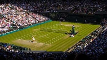 Wimbledonské tradice: Bílé oblečení, jahody se smetanou či absence reklam