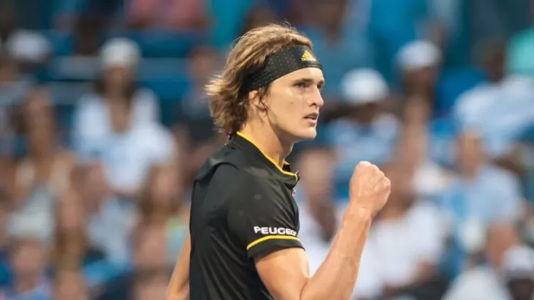Kontroverzní okamžik v Madridu! Zverev si po vzoru Sabalenky vyfotil stopu míčku, fanoušci jej vypískali